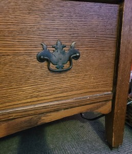 lot 22 image: Antique 1900s Oak Serpentine Top Dresser
