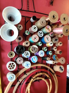 lot 32 image: Lot of SpoolThread Holders and Thread