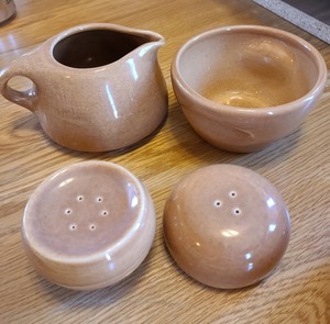 lot 53 image: Russel Wright Stoneware Items