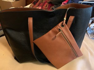 lot 62 image: Black Carry All Handbag