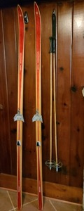 lot 100 image: Vintage Norwegian Skis- Splitter Bass