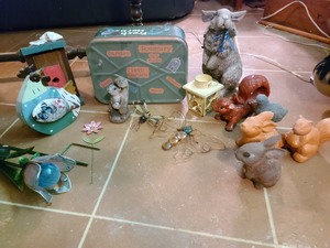 lot 99 image: Lot of Yard Decor Items