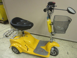 lot 802 image: SPEED 3-WHEEL MOBILITY SCOOTER