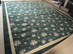 lot 812 image: 15 x 12 RUG, FLORAL PATTERN