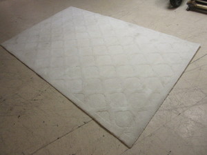 lot 815 image: PIER 1 IMPORTS 5 x 8 WOOL RUG