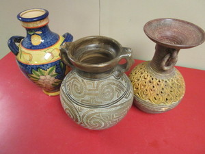 lot 819 image: DECORATIVE POTTERY
