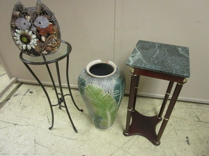 lot 820 image: POTTERY VASE, ACCENT TABLES, OWL DECOR
