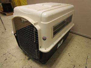 lot 851 image: RELAXING REFUGE PET KENNEL, FOR LARGE DOGS