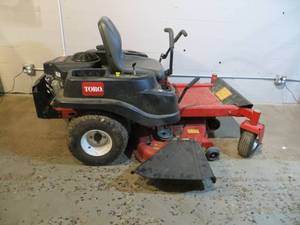 lot 2 image: Toro Timecutter SS 5000 Riding Lawnmower