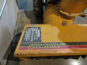 lot 3 image: Snowflite Snowblower