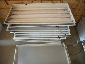 (10) 4 ft fluorescent light fixtures