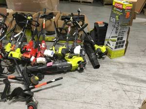 lot 26 image: Pallet with assorted outdoor items, used customer returns