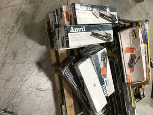 lot 48 image: Pallet with assorted Tile Cutters varios brands and sizes customer returns