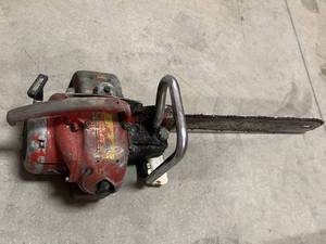 lot 3 image: Mall 25 Gas Chainsaw