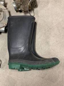 lot 4 image: PTO Cover, Size 10 Womens Boots, Misc. Parts
