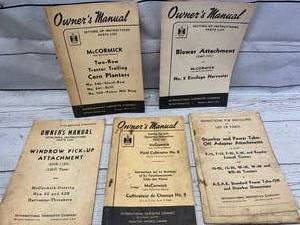 lot 22 image: Lot of 5 Vintage International Harvester Manuals