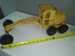 lot 4 image: Vintage Tonka Road grader.