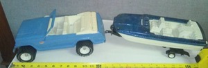 lot 15 image: Tonka Jeep, Boat & trailer