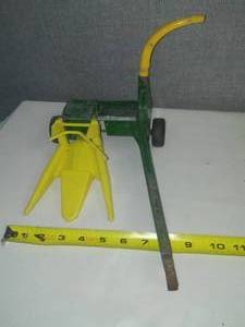 lot 18 image: John Deere Sileage chopper