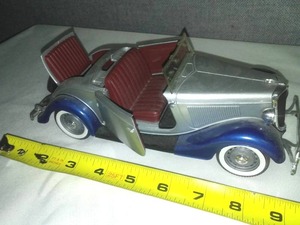 lot 26 image: Ford V8 119 scale by Solido of France