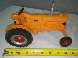 lot 44 image: Minneapolis Moline UB tractor excellent