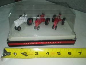 lot 64 image: Farmall M series 4 by ERTL
