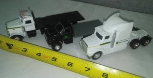 lot 66 image: 3 John Deere Trucks, semis