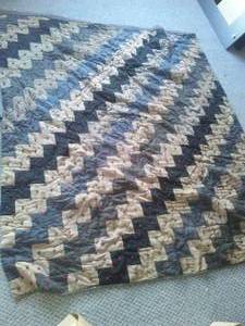 lot 90 image: Vintage Quilt