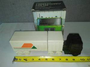lot 123 image: Avon Highway King Semi with Box. Tractor Trailer.