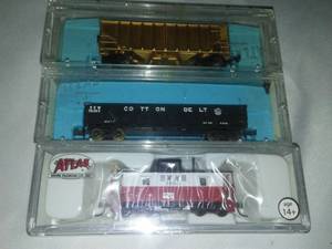 lot 146 image: N Scale Model Railroading 3 Cars  New Caboose, Freight Car, Grain or coal car.