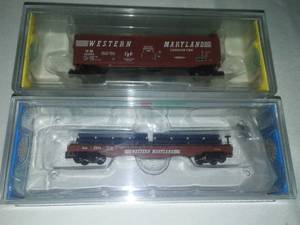 lot 149 image: N Scale Model Railroading 2 New Cars, Bachmann, flat car with Steel load, Box Car Western Maryland.
