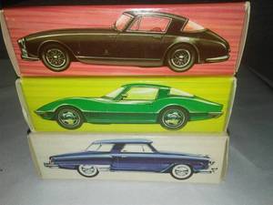 lot 157 image: Avon 3 cars in box, Corvette, Ferrari & Studebaker.