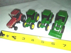 lot 159 image: 4 ERTL John Deere & International tractors.