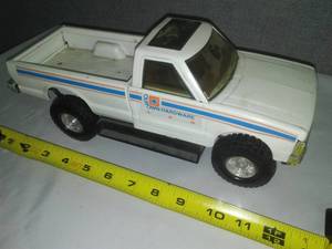 lot 198 image: ERTL Pick up with Own Hardware