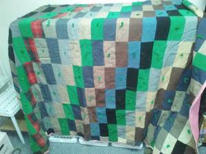 lot 212 image: 7 x6 Quilt hand sewn vintage.