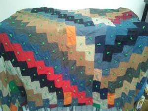 lot 213 image: 7 x 6 Quilt very old but solid.
