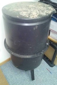 lot 220 image: Elevated Deer wildlife feeder.