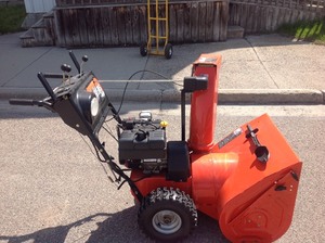 lot 50 image: Ariens 926LE Snowblower
