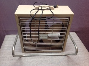 lot 68 image: Box Fan