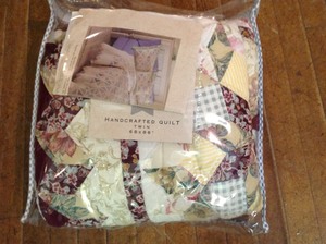 lot 92 image: Handcrafted Quilt