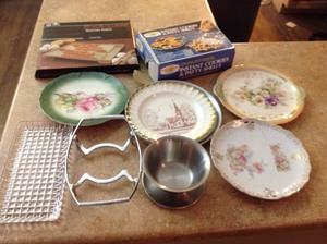 lot 106 image: Plates, Bacon Rack & Cookie Kit