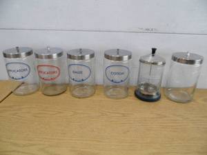 lot 5 image: Glass Container