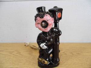 lot 12 image: Man w Nose Light