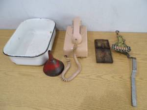 lot 25 image: Phone - Rat Trap