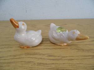 lot 66 image: Rosemeade Ducks SP Shakers