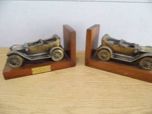 lot 69 image: Pair of Bookends