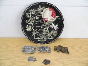 lot 71 image: Minnesota Tray - Belt Buckles