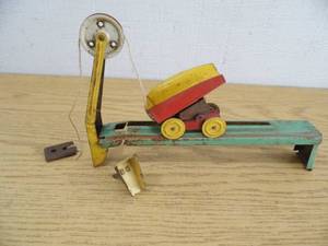 lot 80 image: Tin Toy