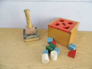 lot 82 image: Vitnage toys