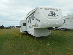2008 Silverback Cedar Creek 35 5th Wheel Travel Trailer